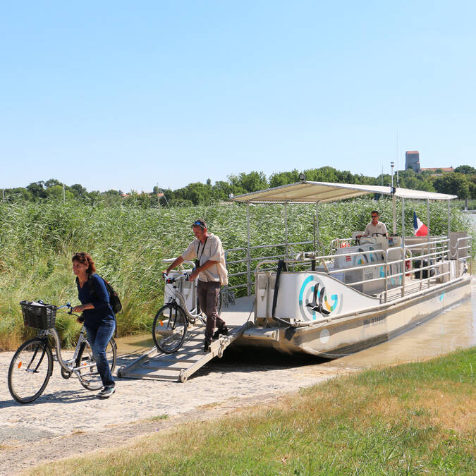 Prenez vos vélos pour traverser la Charente ©S.Boutin